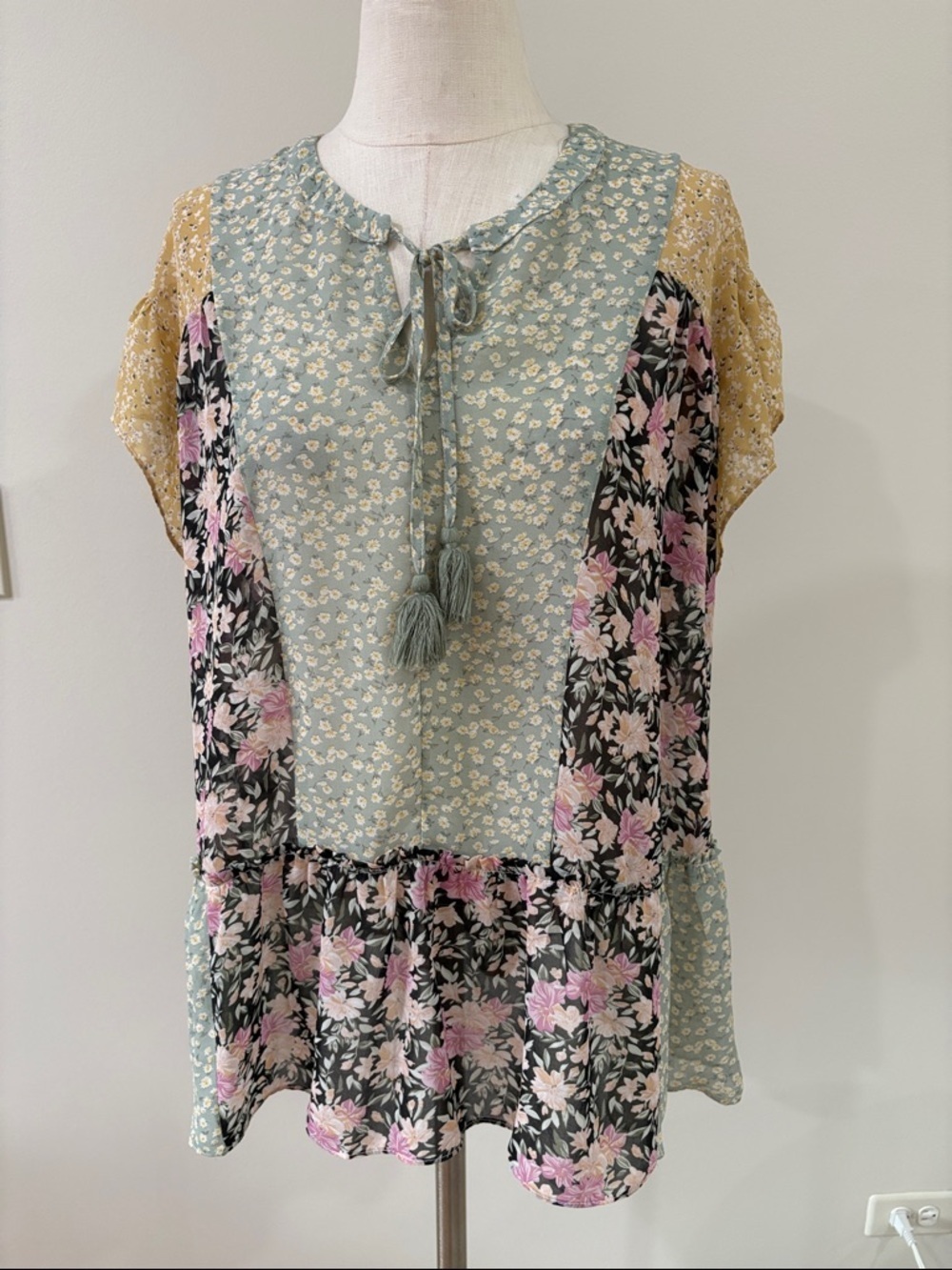 GiGiO by Umgee Boho Patchwork Floral Peplum Top blouse flutter short sleeve M